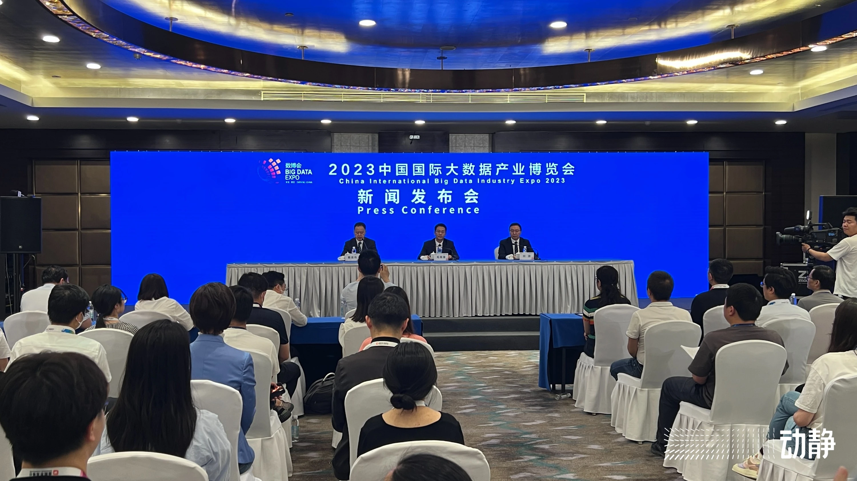 داخلي في الهواء الطلق سلس الربط تأجير شاشة عرض LED 500x500 مللي متر المرحلة خلفية P2.6 P4.81 جدار الفيديو عالية الأداء ل