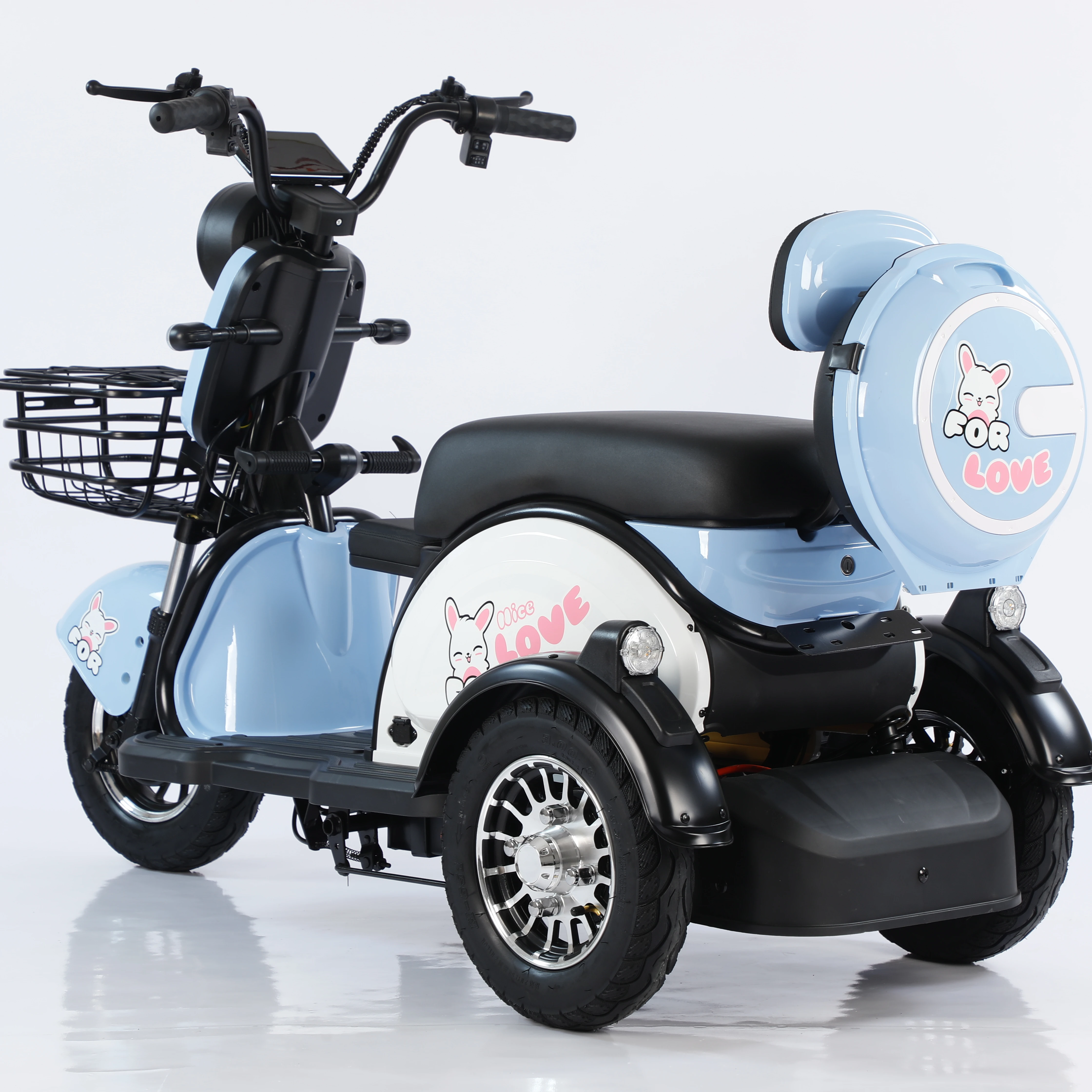 Newly Released White Electric Tricycle with 60v Open Body Motor Acid Power Battery 2 Adults Capacity Motorised with Lead Wheel