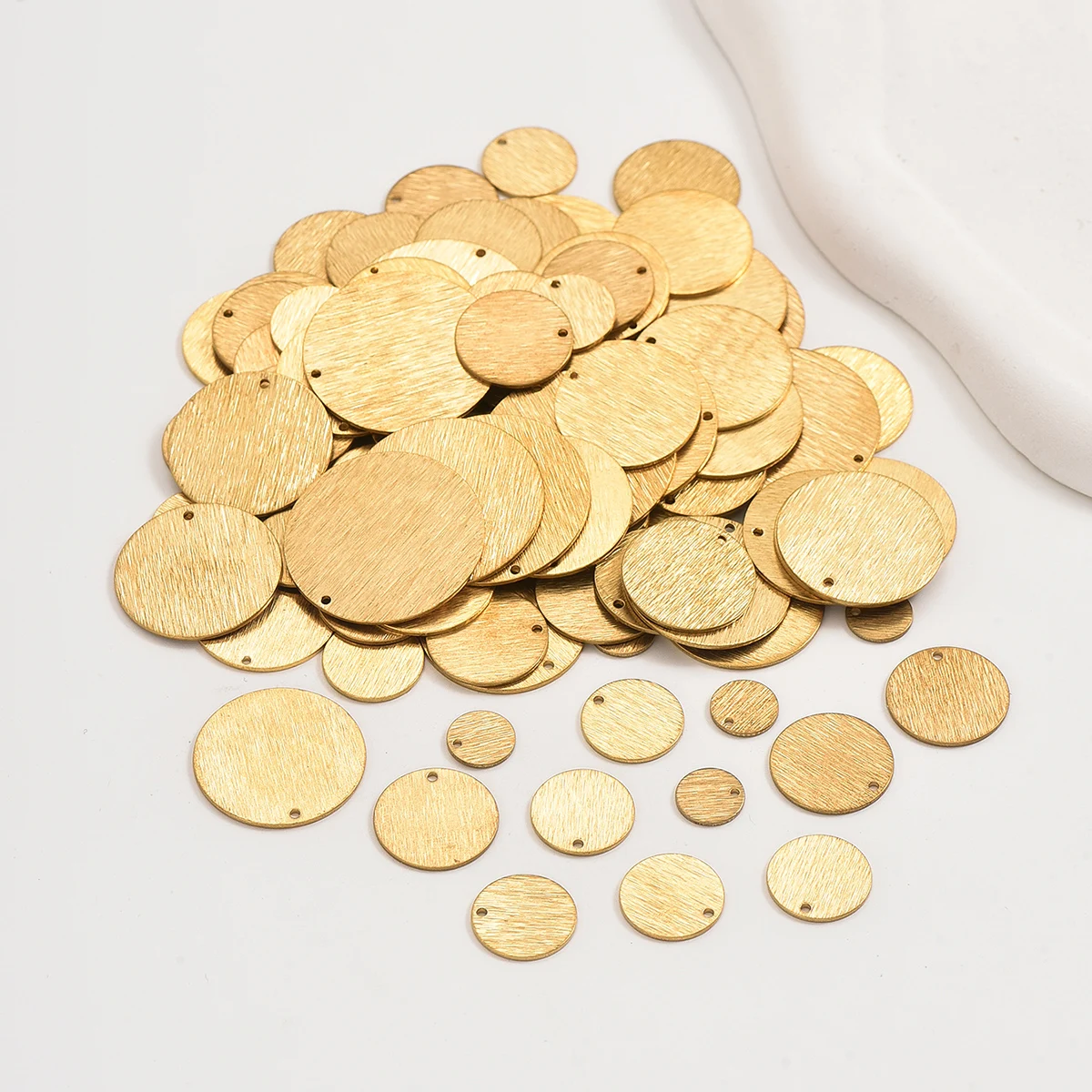 Brass circular pendant pendant, simple coin style single hole solid brushed disc pendant, used for making DIY pendant jewelry