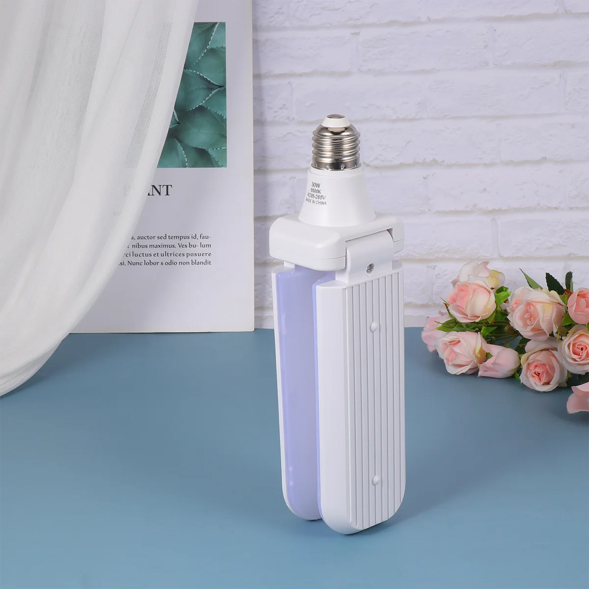 

2 Blades Foldable LED Bulbs Collapsible Design No Glare Light for Living Room Restaurant LED Bulbs for Home