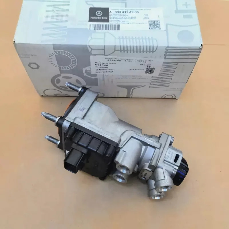 A0044314906 Construction Machinery Truck Part Brake Master Cylinder Suitable For  Actros 4143 Brake Master Cylinder