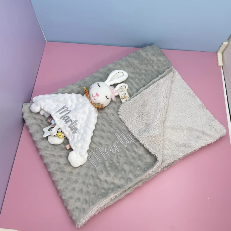 Personalisierte Neugeborenen-Babydecke mit Namen, Maßgefertigtes Dot-Minky-Kinderwagen-Pucktuch-Set, Sicherheitstuch, Babyparty-Geschenk für Jungen – Detail 14