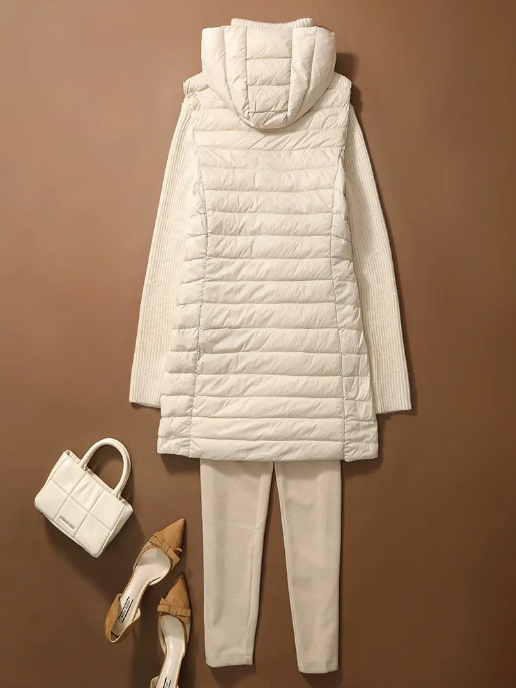 0-10 ℃   ผู้หญิงเสื้อกั๊ก 2025 ฤดูใบไม้ร่วงฤดูหนาว Ultralight เป็ดลงเสื้อแบบพกพา Hooded Quilted เสื้อแขนกุดปักเป้ายาว