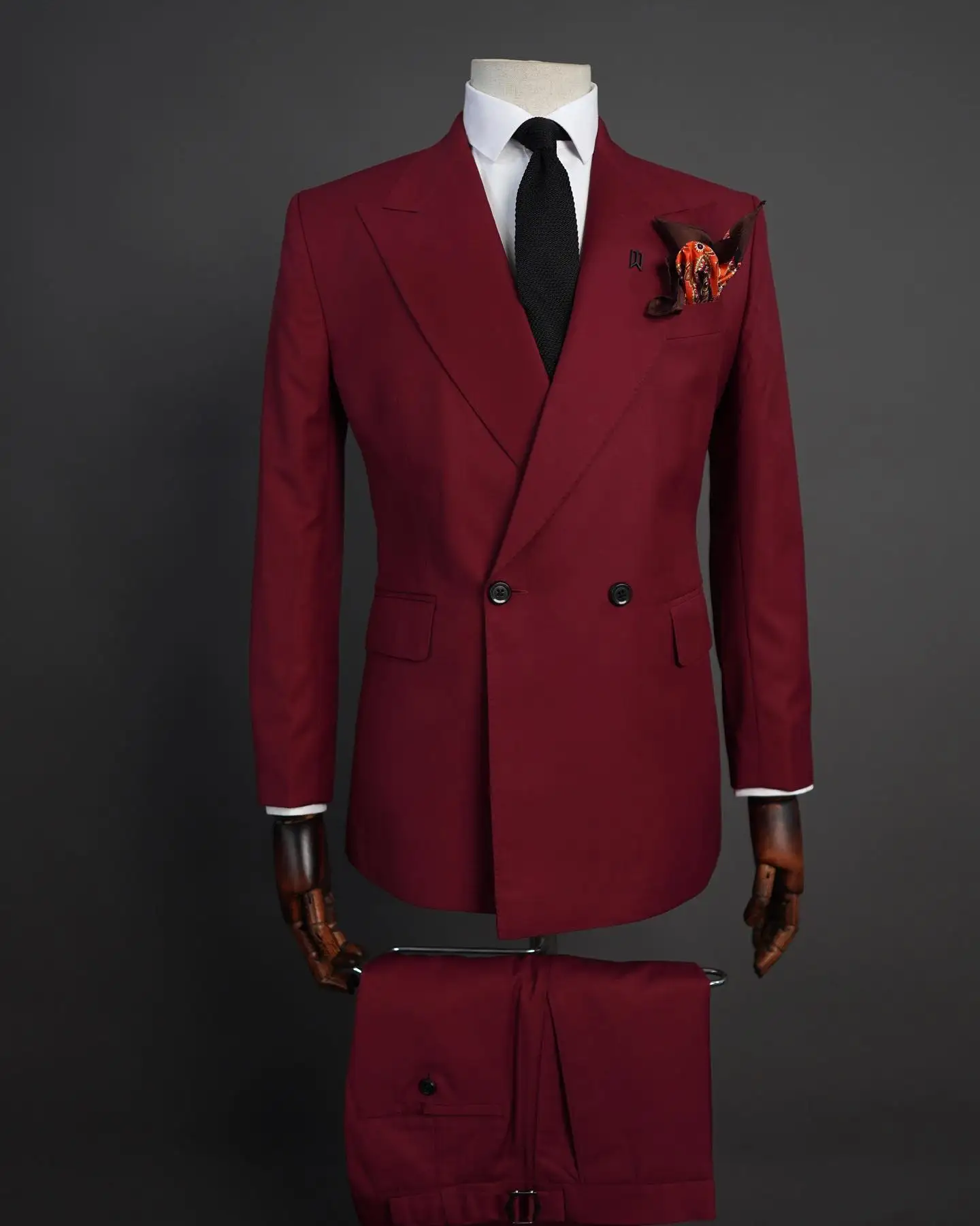 Dark สีแดงผู้ชายชุด 2 ชิ้น Belted Blazer + กางเกงกางเกงที่กําหนดเองผ้าฝ้ายอย่างเป็นทางการแจ็คเก็ตงานแต่งงาน Tuxedos Coat