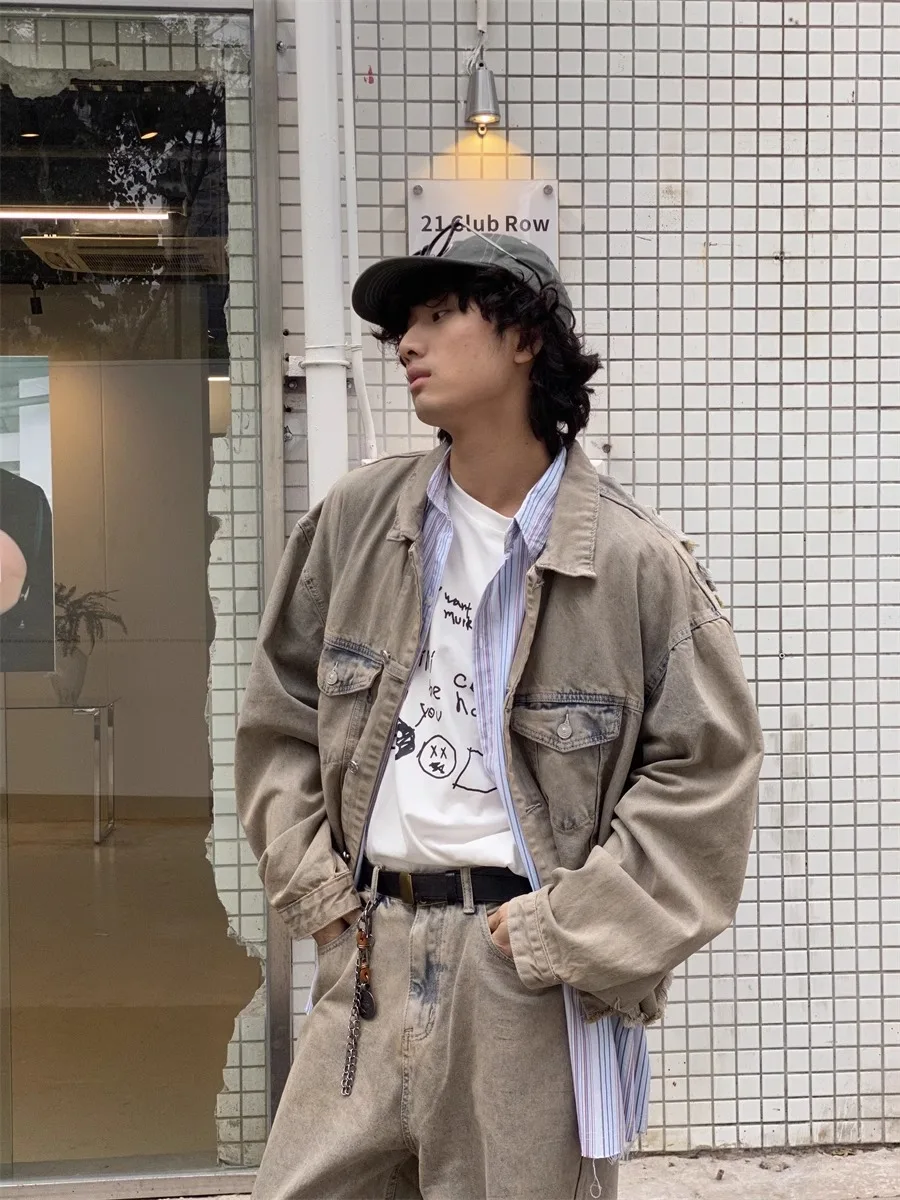 

Мужская джинсовая куртка в стиле ретро, цвет желтый грязь, с эффектом потертости, свободный крой, молодежный трендовый уличный стиль