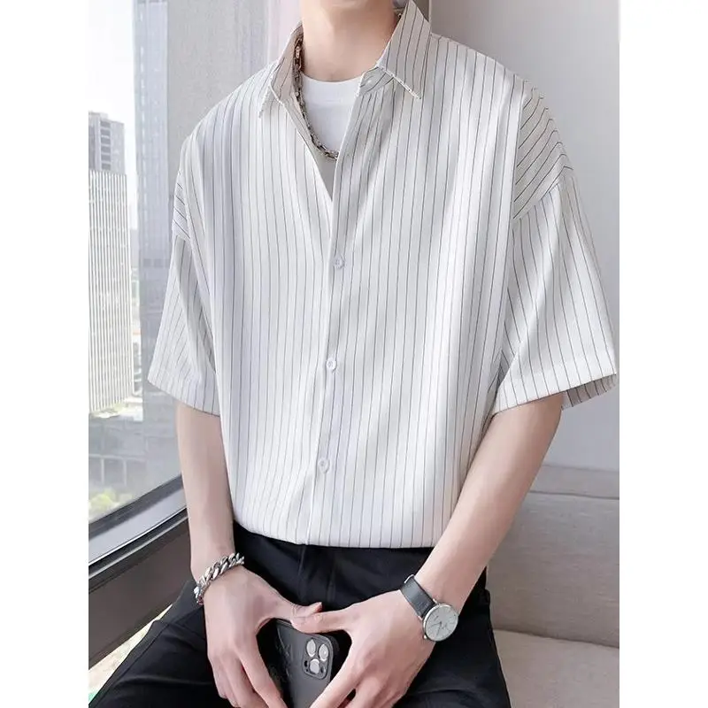

Summer 2025 Men's Loose Fit Ice Silk Striped ort Sve irt Youth Trendy Casual Outerwear Large Size Hong Kong Sle