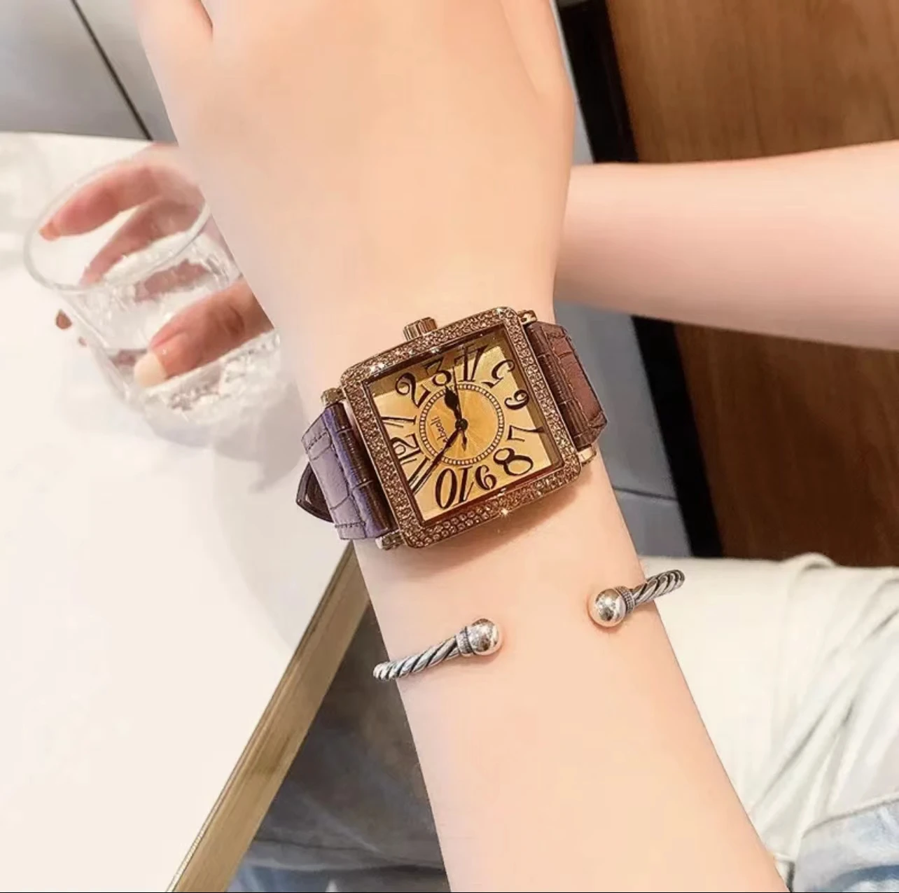 

Elegant women's watchsquare watch women's fashion retro large dial women's watch quartz watch accessories gift for women