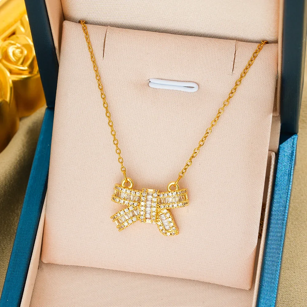

High-end and elegant women's micro-knot necklace, with a non-fading niche design