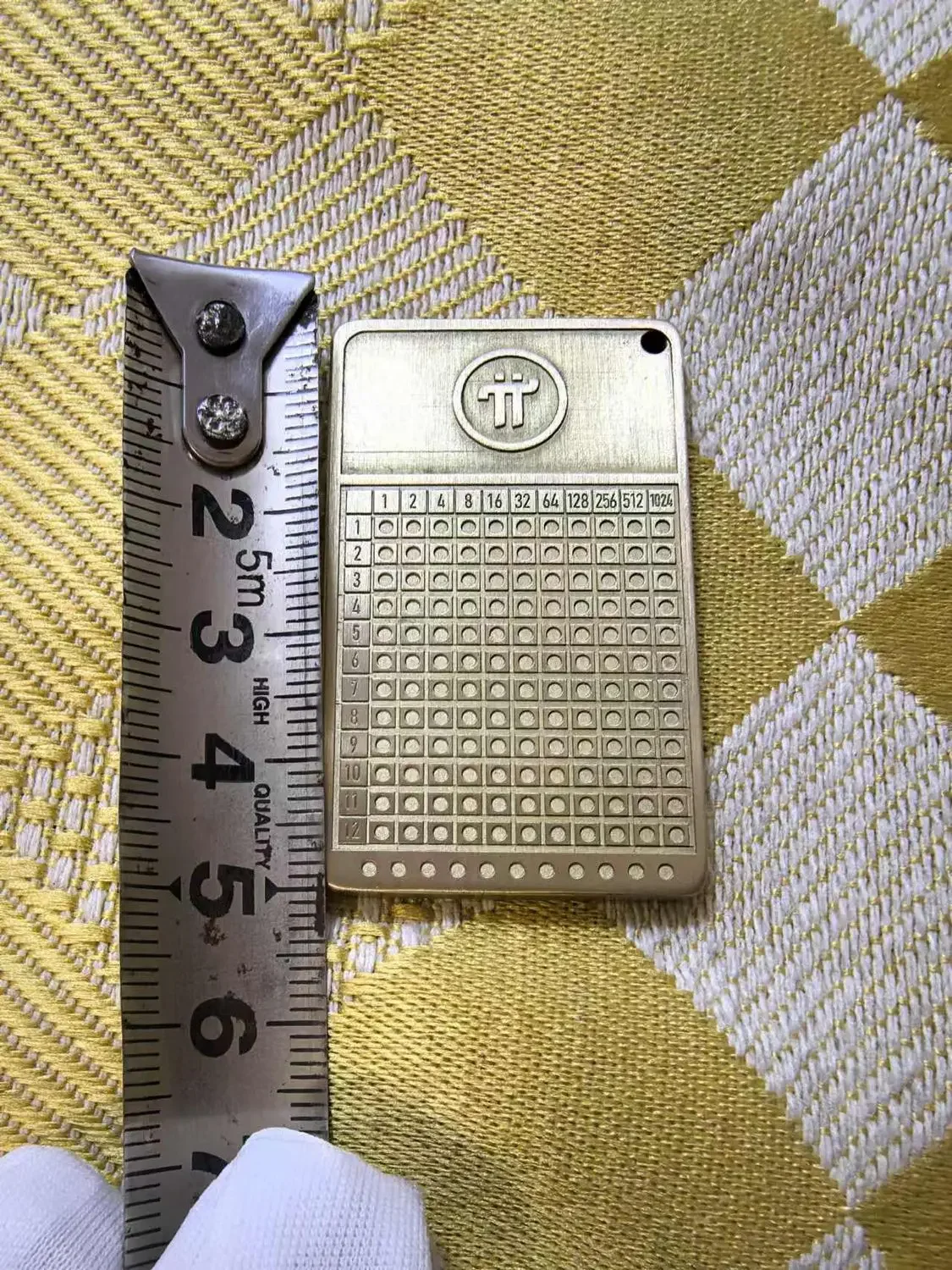 بي براس ذاكرة مكونة من 12 رقمًا و24 رقمًا