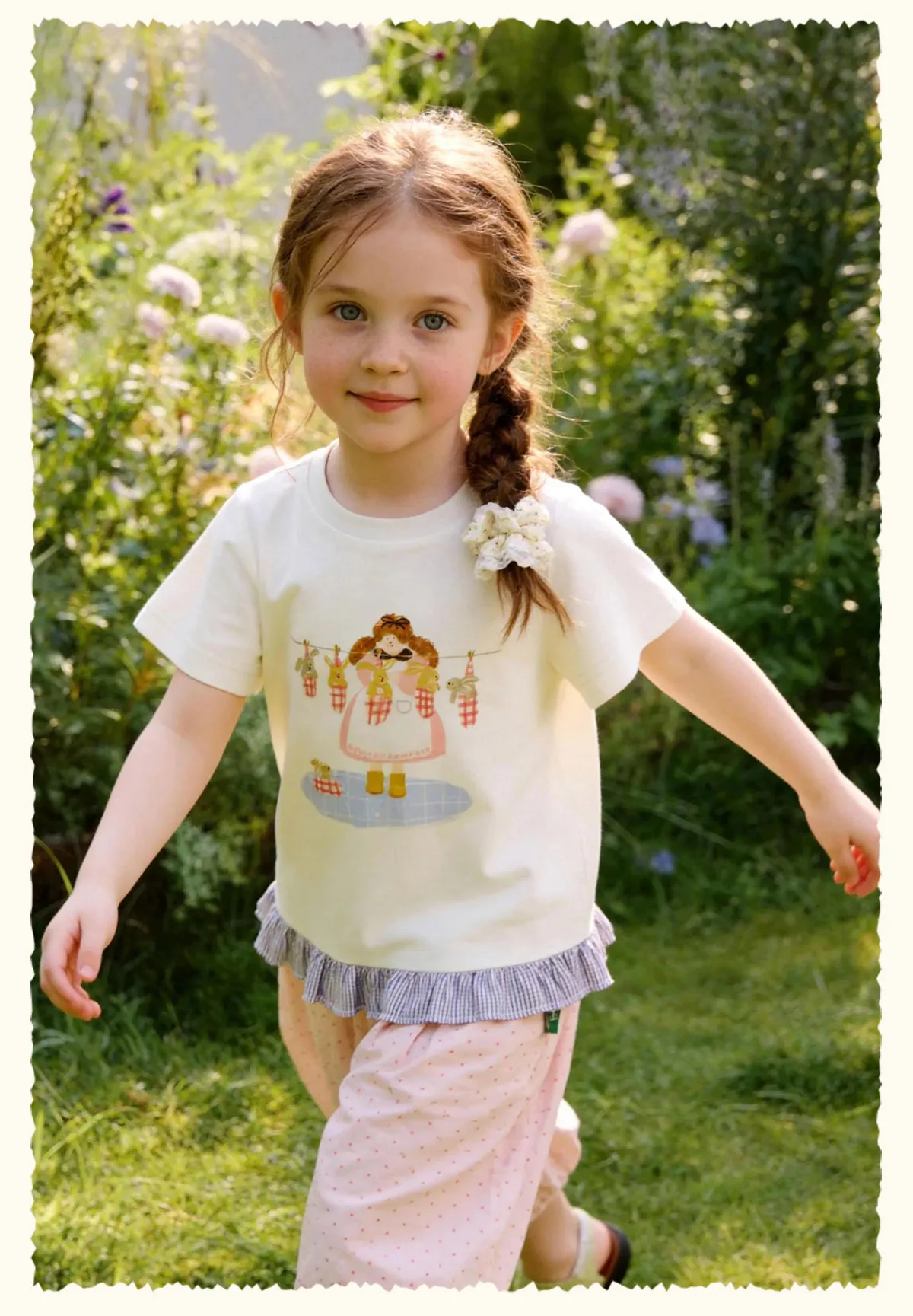 Amila 2026 Sommer-T-Shirt für Mädchen im neuen Stil mit kindlichen Illustrationen, kariertem Muster, Rüschensaum und coolen kurzen Ärmeln – Detail 20
