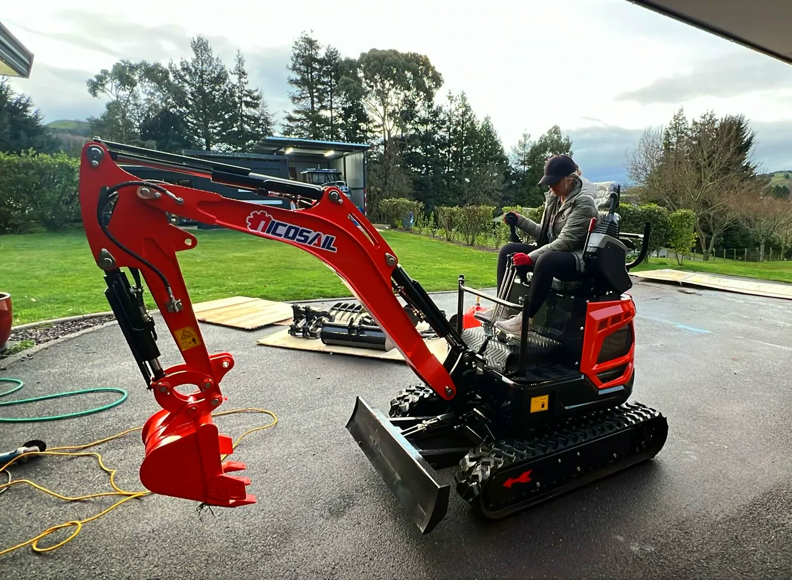 

Small excavator EPA engine 1.8 tons tracked micro excavator 1 ton 2 tons hydraulic farm small excavator with accessories