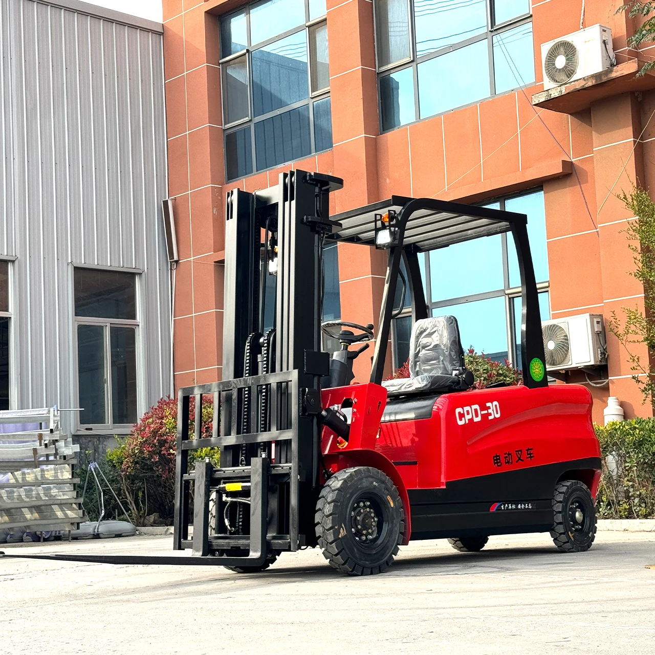 Customized Mini Forklift 1.5Ton 2 Ton Lift Height 3M 4M All Terrain Forklift 4x4 Portable Warehouse Electric Forklift For Sale