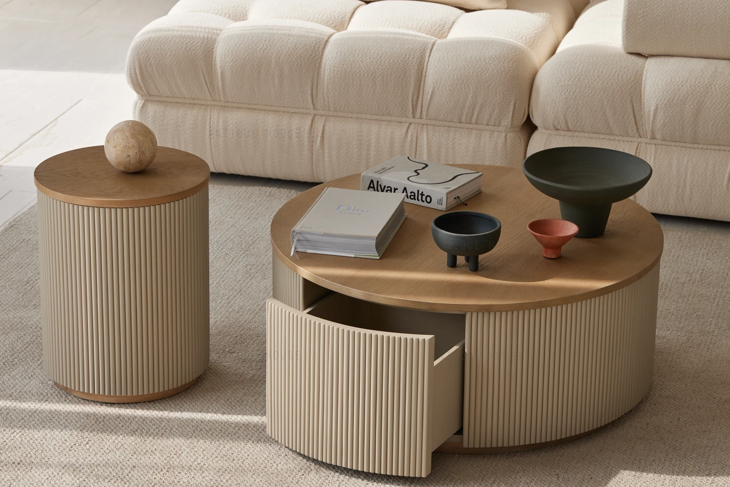 Luxury Vintage 2 Drawer Multifunctional Storage Oak Roundwood Table Modern Coffee Table Set Luxury Modern