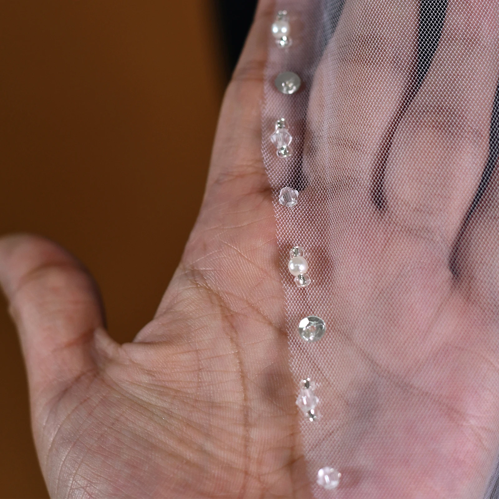 

Romantic White Rhinestone Edge Veil Single Layer Wedding Dress Accessories With Comb Mesh Can Be Customized M22