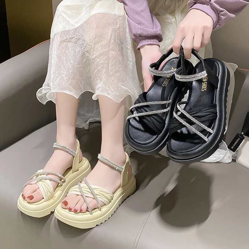 Wearing Thick Soled Sandals for Women In The  Summer Korean Version of Fashionable Fairy Feng Shui Diamond Elastic Beach Sandals