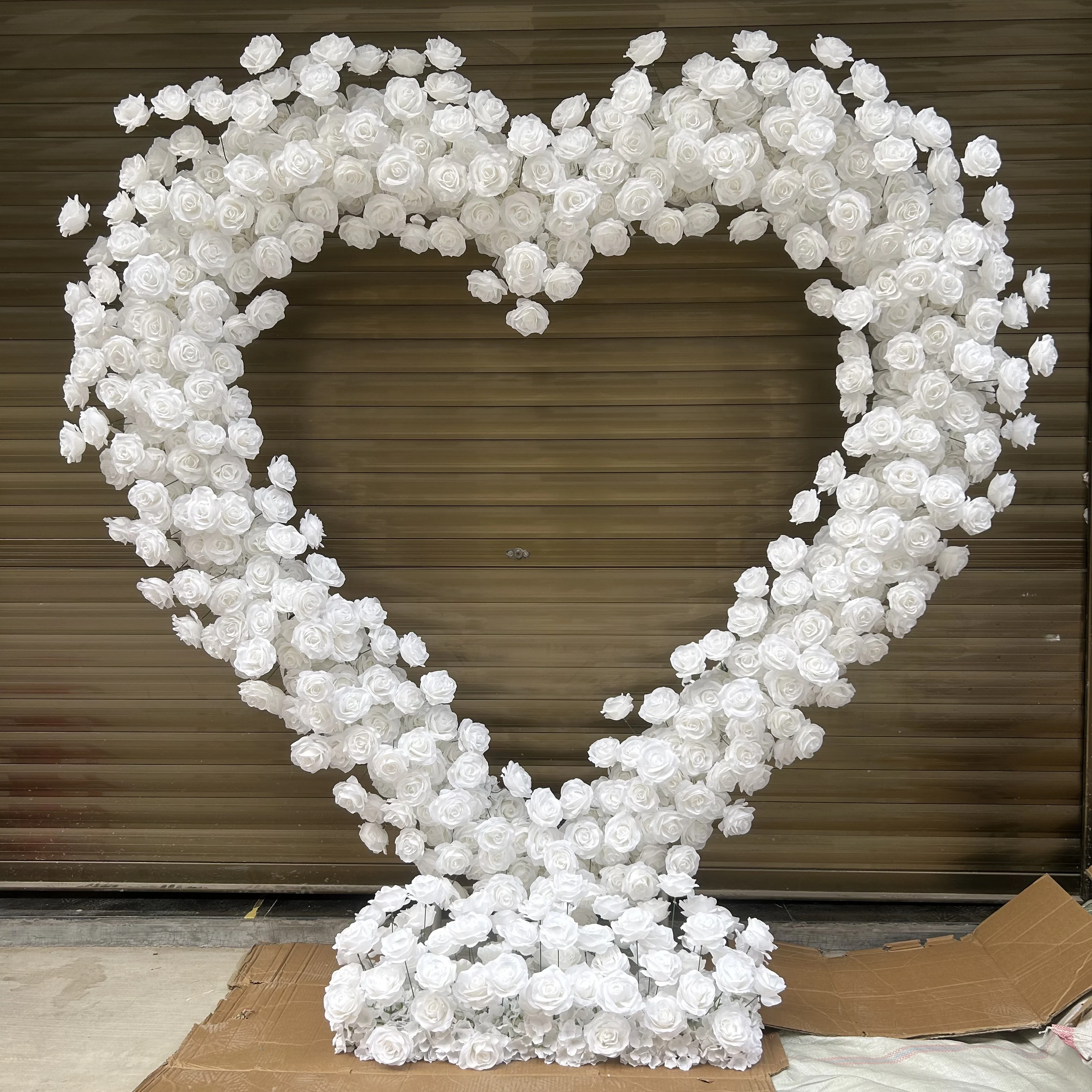

Luxury 5D white flower row with heart shaped arch frame wedding background decoration flower stand party arch stage flower stand