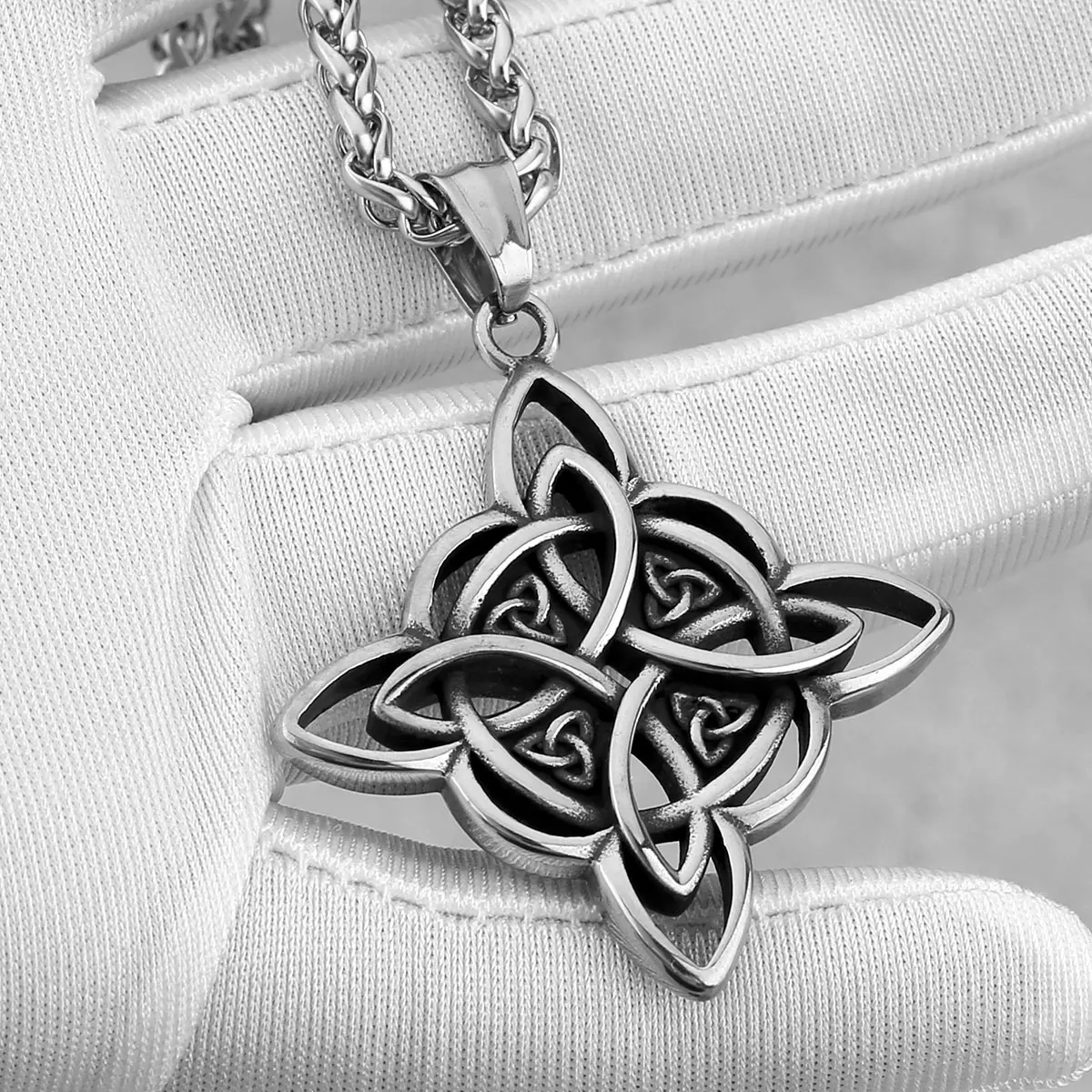 Vintage Irish Celtic Knot Necklace Viking Jewelry Amulet Pendant Fashion Stainless Steel Jewelry Gifts Wholesale for Men Women