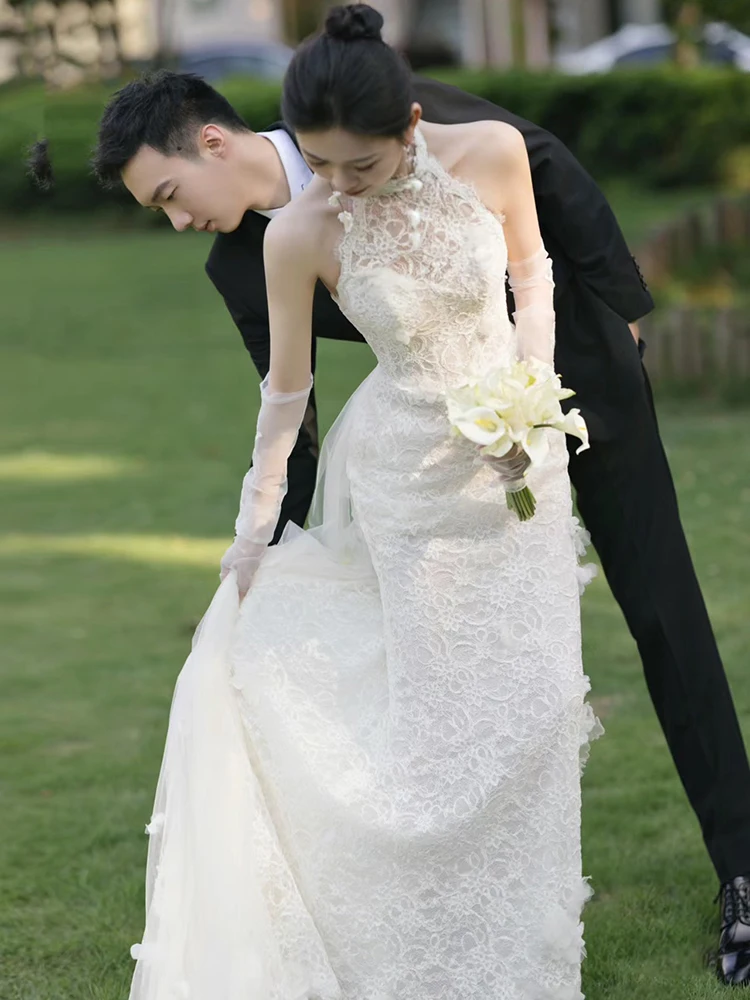 

Элегантное кружевное свадебное платье с шлейфом и силуэтом «русалка» для летних фотосессий на открытом воздухе для молодых женщин, без бретелек