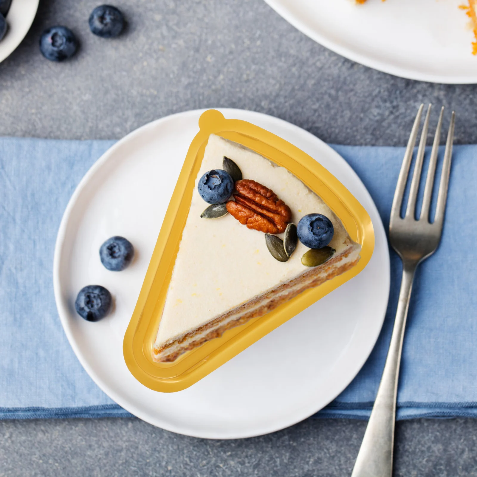 

100pcs Triangle Cake Boxes Transparent Food Grade Pet Dessert Container Leak Proof Non Slip Base Party Packaging