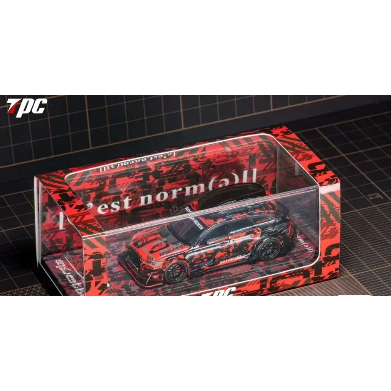 TPC 1:64 Audi RS6 snow version die-casting alloy car model front cover can be opened as a gift for boys to collect souvenirs.