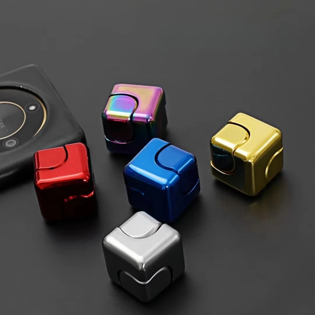 Giroscopio rotante con punta delle dita in cubo di metallo Fidget antistress Giocattoli per adulti Ufficio Casa Viaggio Spinner portatile Giocattoli Regali di Natale