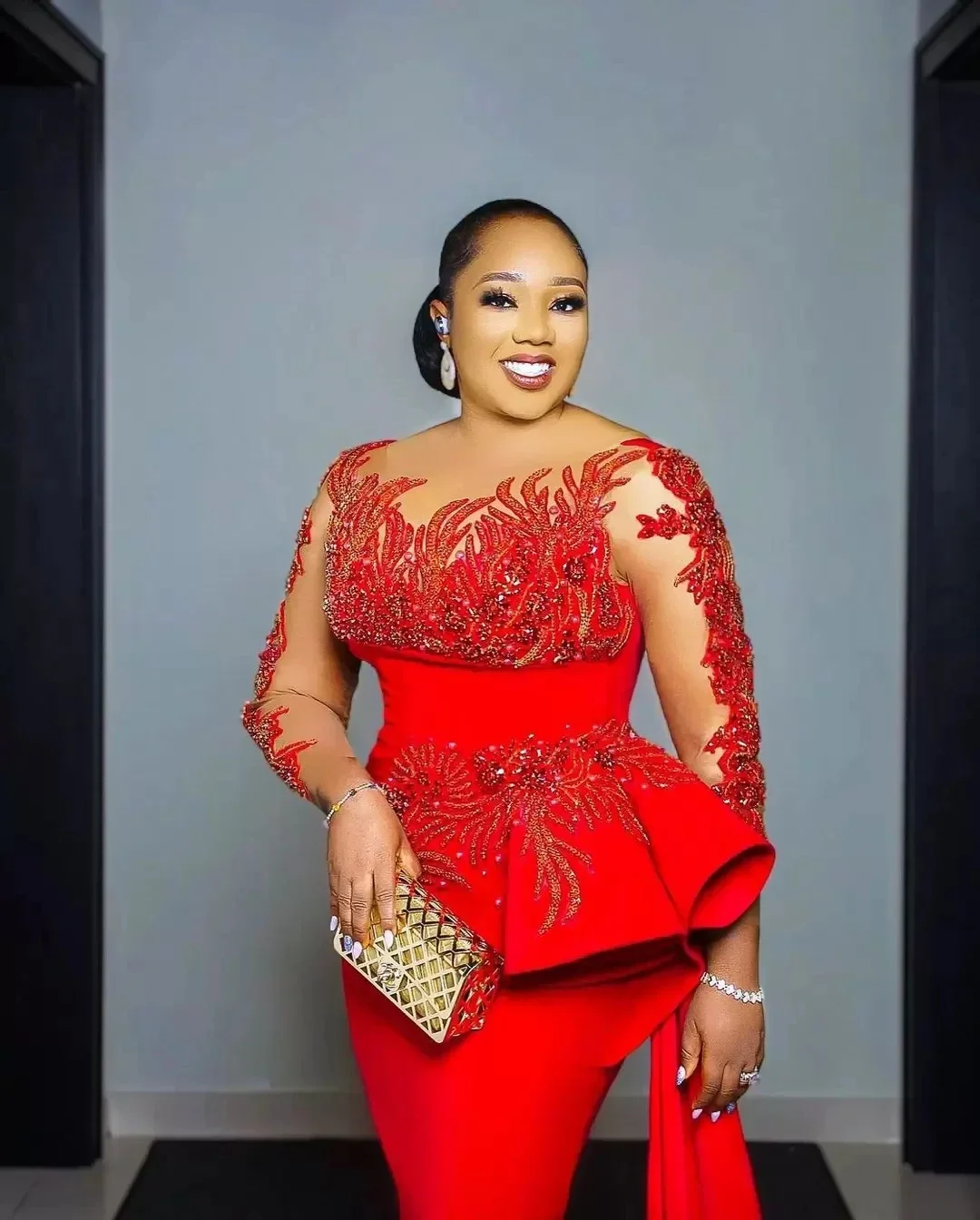 Plus Size Arabisch Aso Ebi Ballkleider rote Spitze Applikationen schiere lange Ärmel Scheide Abendkleider Sweep Zug Frauen Party kleid