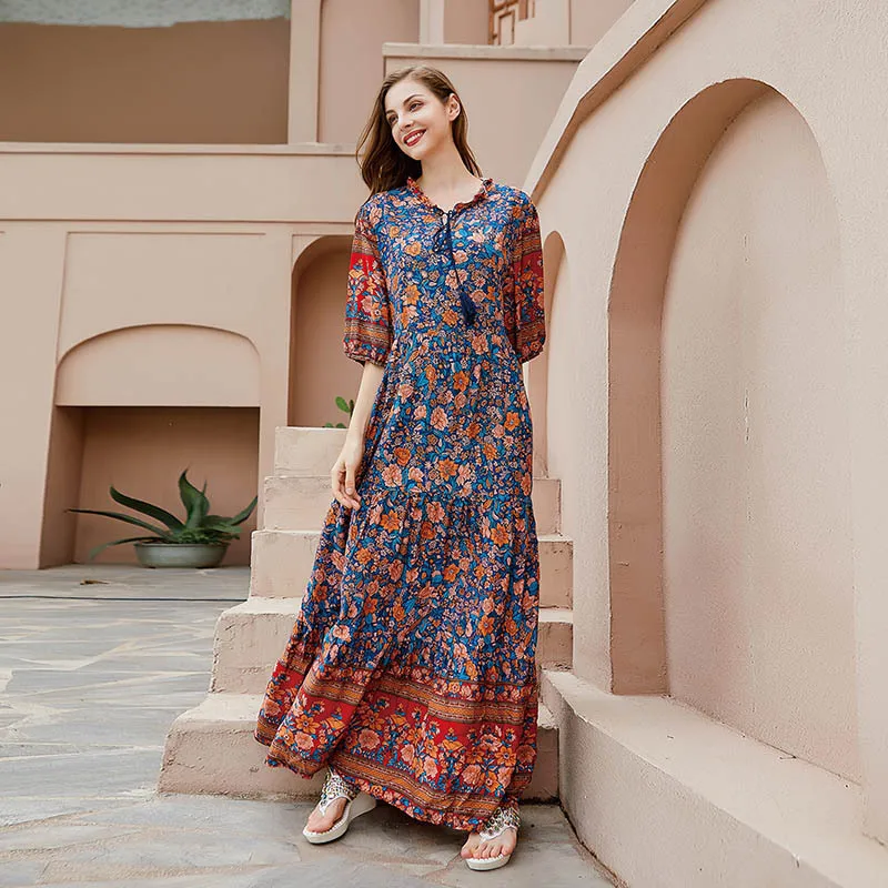 2025 Robes pour femmes de nouveau style au Moyen-Orient. Robes longues amples à manches courtes imprimées en coton et soie de style bohème.