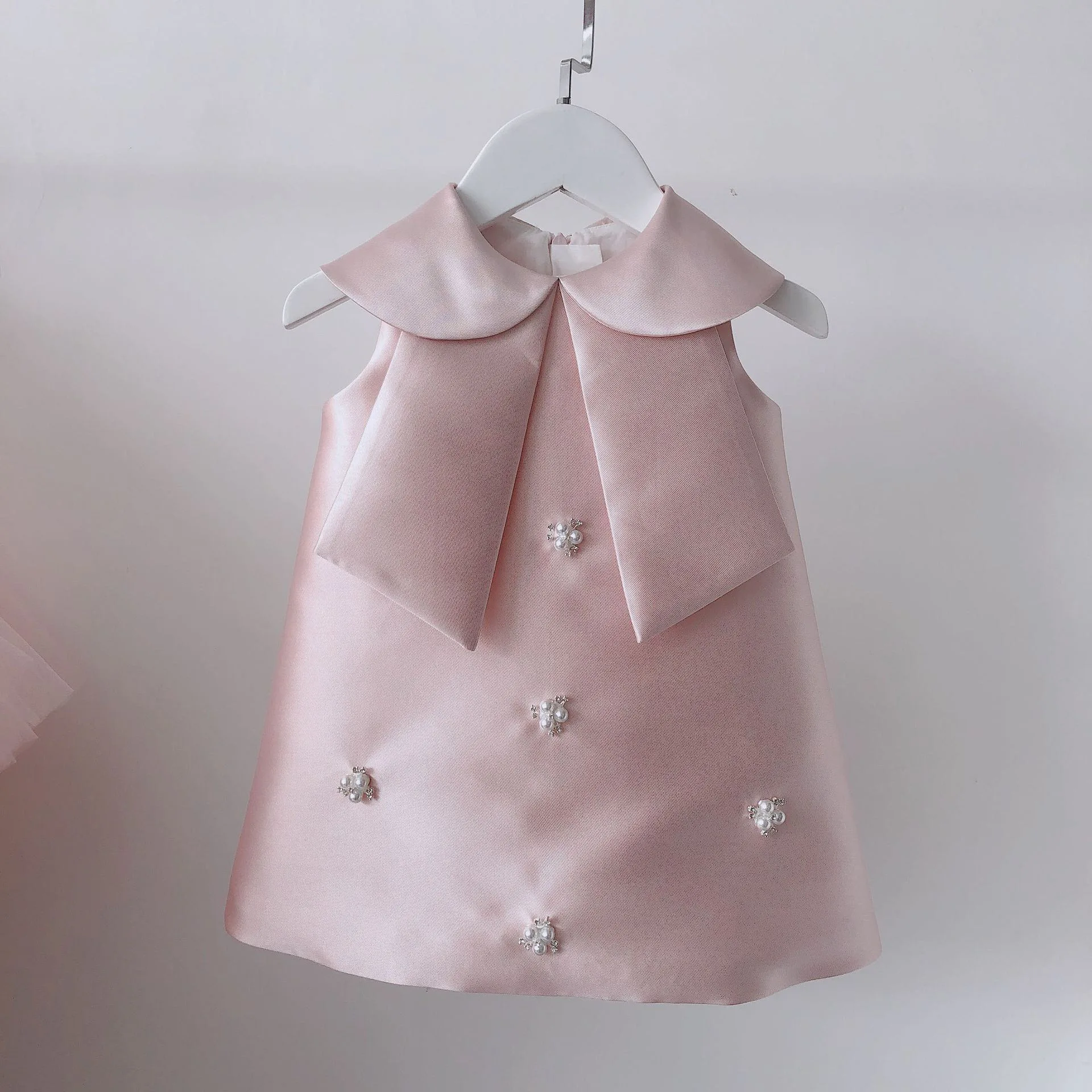 

2024 Girl Summer New Dress Girls Pearl Dress Big Bow Princess Dress A Swing Skirt Handmade Pearl Dresses Childrens Dress Dresses