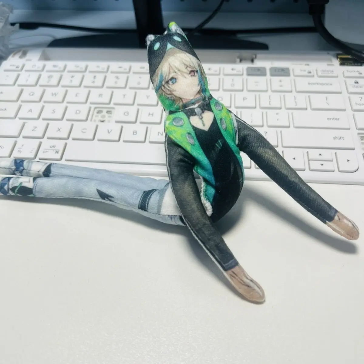 バーチャルアップローダー VUPN イジサンジ アザ アニメ 可動式ぬいぐるみ 抽象的な体のワイヤースケルトン コスプレ ハロウィン人形 小道具