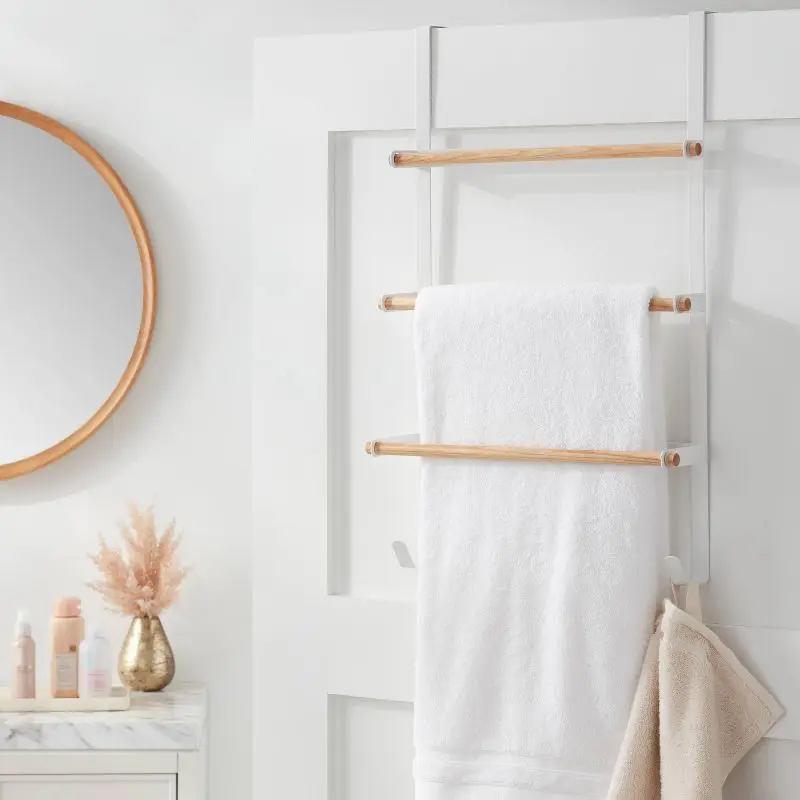 Sophisticated Over-the-Door Tiered Towel Rack featuring Natural Wood Accents in Matte White