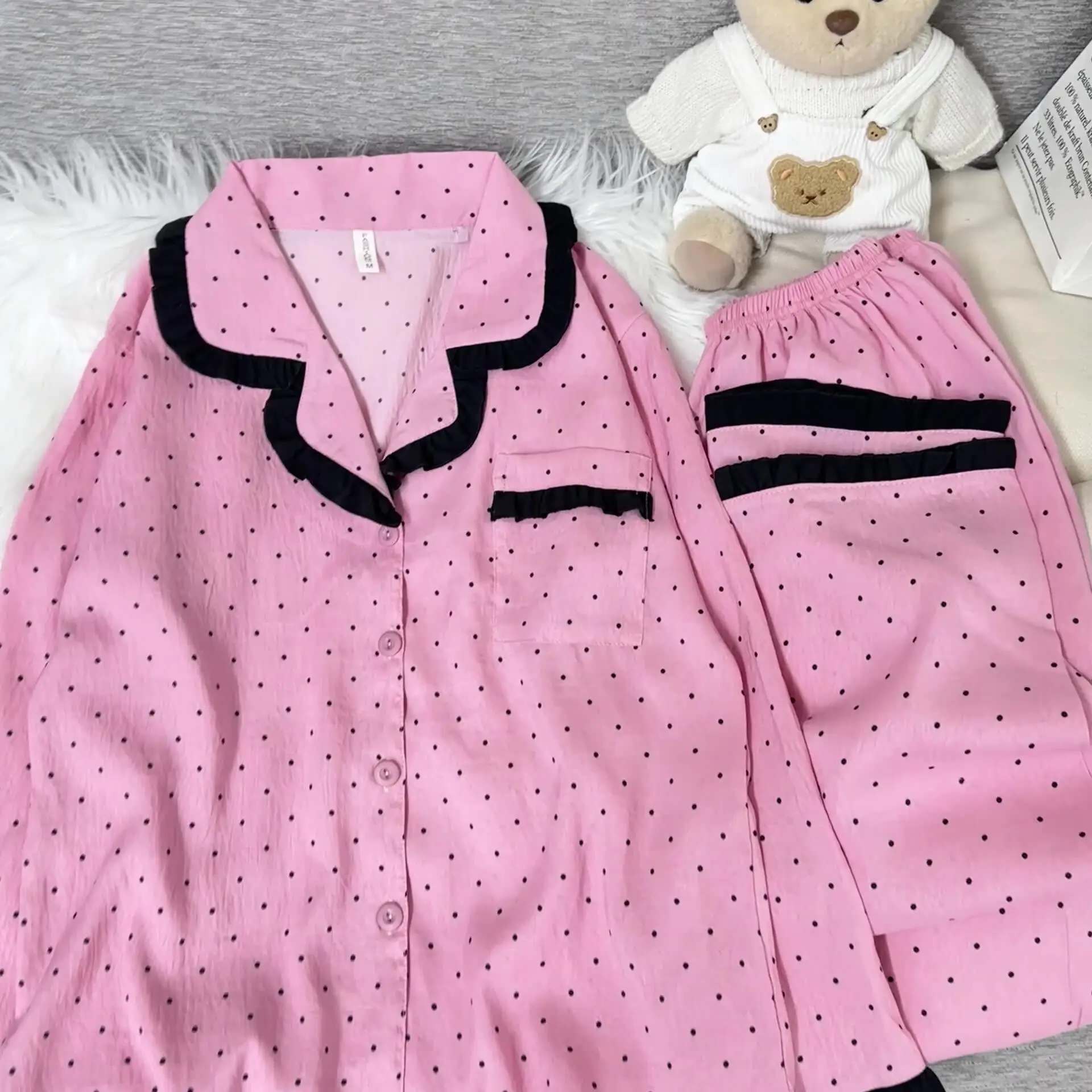 

Комплект женской домашней одежды из 2 предметов: рубашка с длинным рукавом в цветную полоску и прямые брюки на резинке, повседневный свободный крой