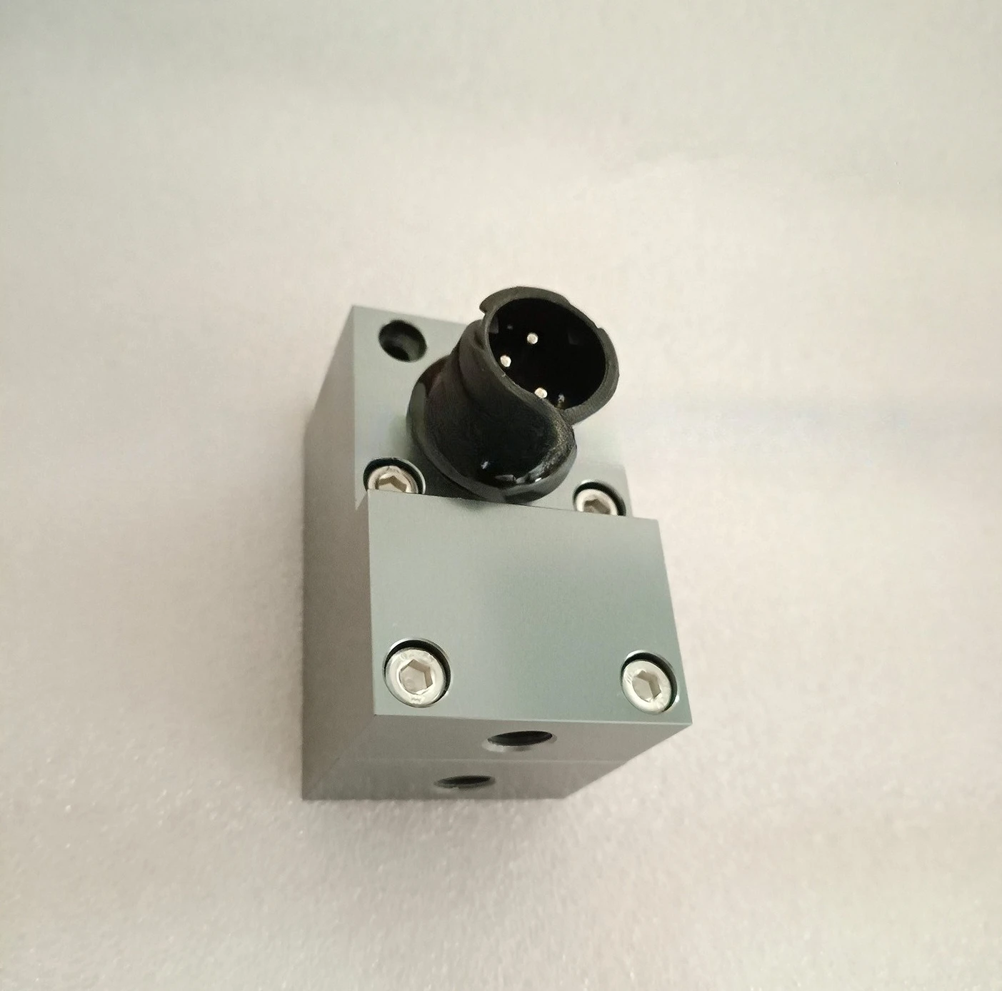 

Differential pressure sensor 1089962504 is suitable for Atlas air compressor accessories, sensors