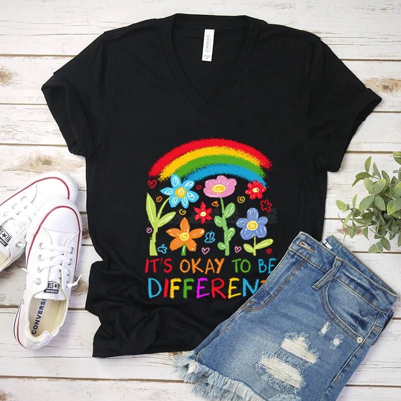 قوس قزح التنوع العصبي التي شيرت حسنًا أن تكون مختلفًا قمصان زهرة لطيفة تصميم التوحد الوعي تي شيرت التوحد أمي ريترو تيز