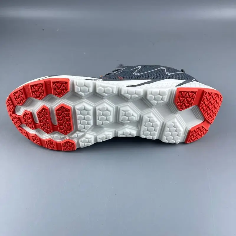 Summer 2025 breathable, comfortable, lightweight, high-quality trainers for couples.
