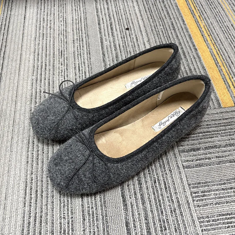 Wintermode: Flache Schuhe mit Fellbesatz, zum Hineinschlüpfen, für Damen, Ballettstil, neue Herbstkollektion, mit Schmetterlingsknoten, runde Zehen, flache Damenschuhe mit Plüschfutter. – Detail 3
