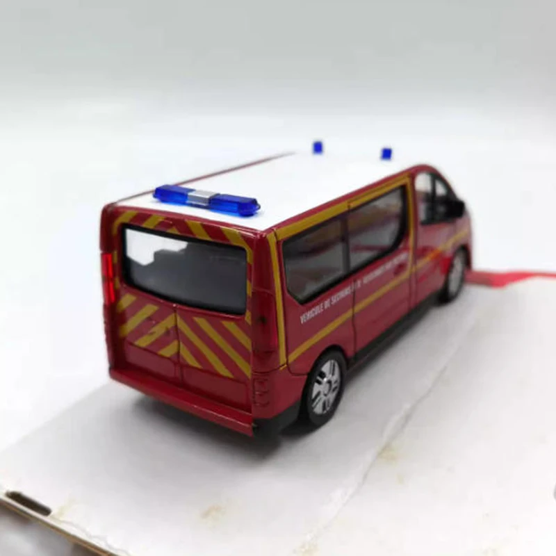 دييكاست 1:43 ريد فان الشرطة سبيكة نموذج سيارة الكبار الكلاسيكية جمع ثابت عرض ألعاب للأولاد