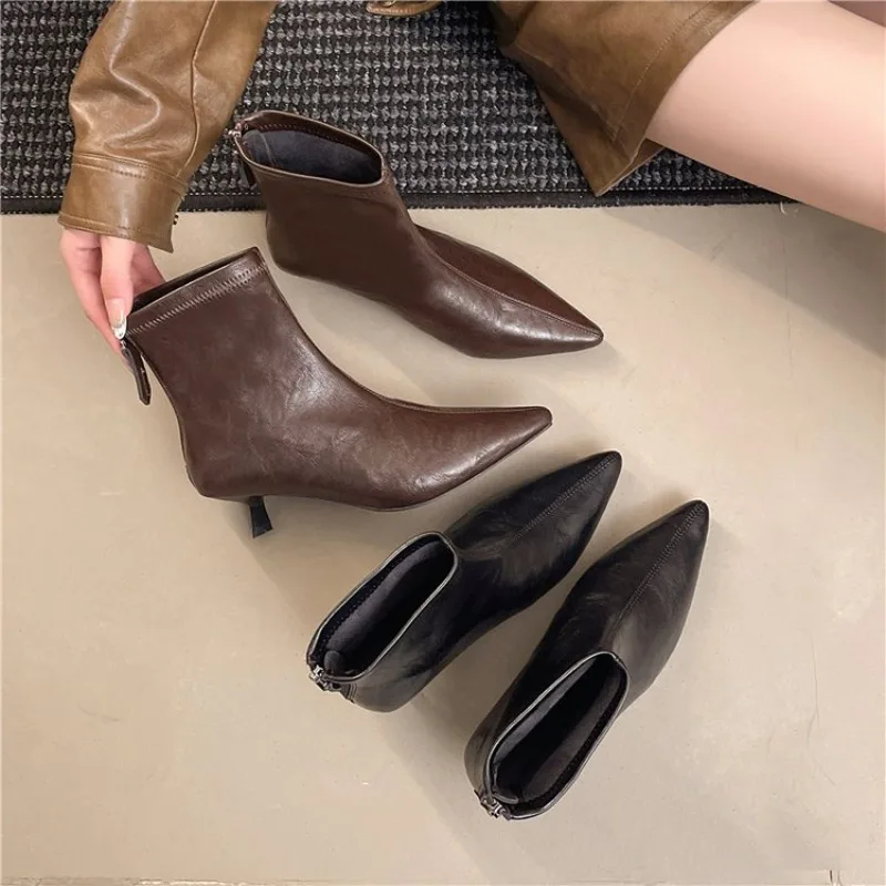 2025 Novas botas femininas com plataforma e calças sem joelho