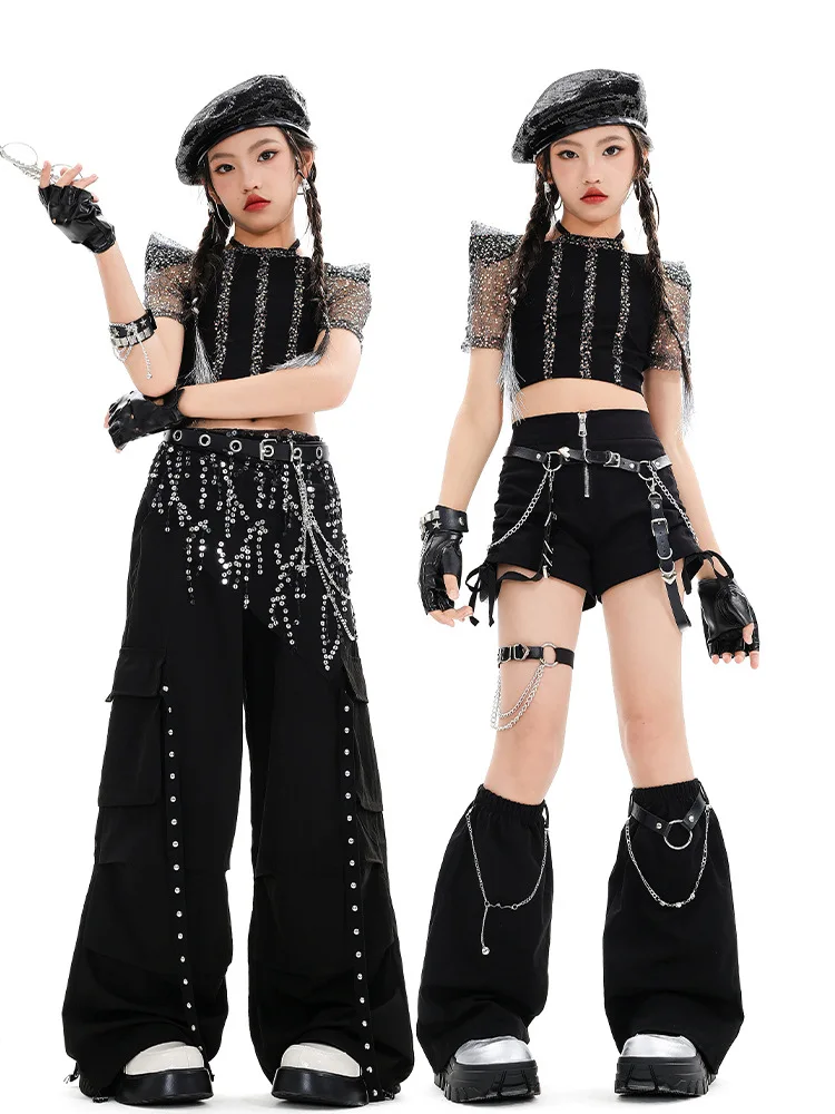 ชุดเสื้อผ้าฮิปฮอปสำหรับเด็กผู้หญิง เสื้อครอปสีดำ กางเกงคาร์โก้ขาสั้น ชุดสตรีทแวร์ปักเลื่อมสไตล์เคป๊อป ชุดแสดงแจ๊สสำหรับเด็กผู้หญิง