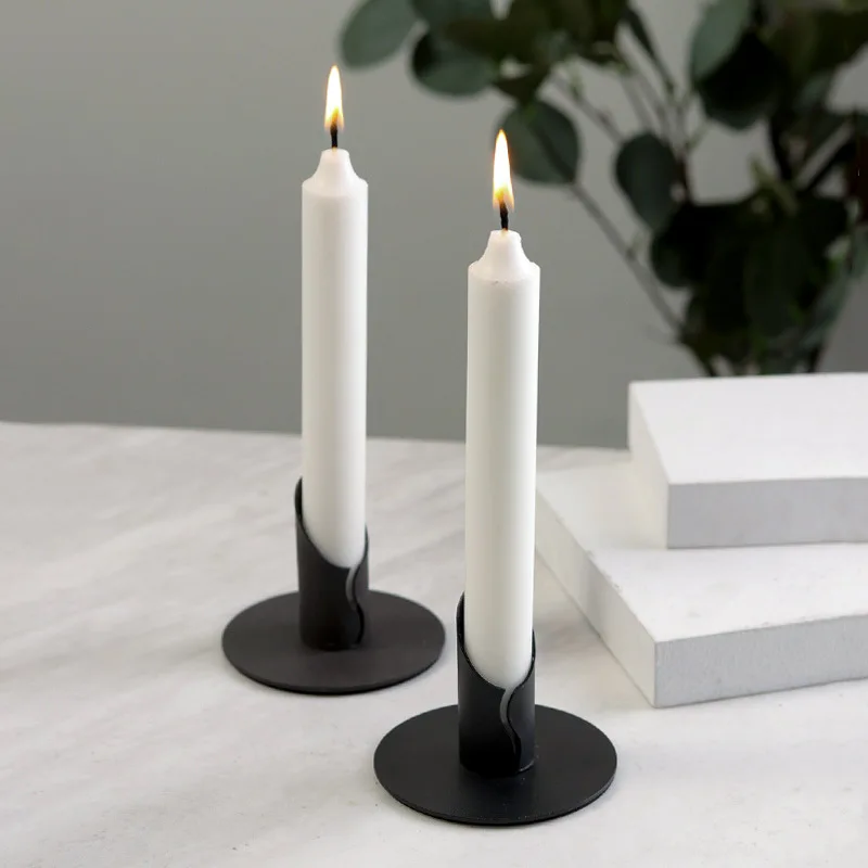 Neuer Kerzenhalter aus Schmiedeeisen, Kerzenständer für Candlelight-Dinner, Kreative Tischdekoration, Kleiner Kerzenhalter