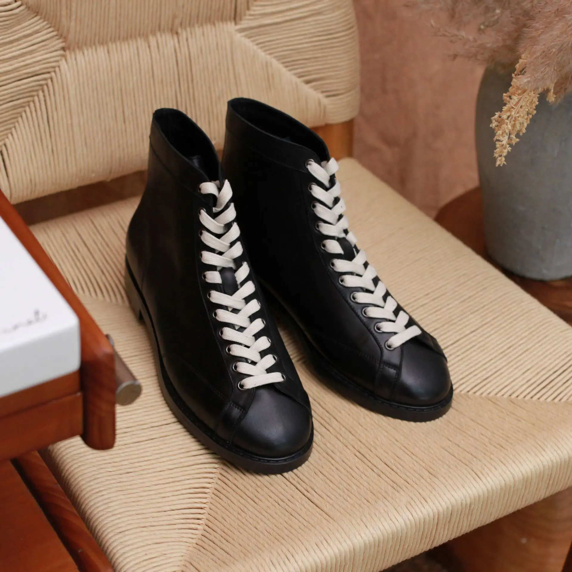 Nowe buty męskie w stylu retro Oryginalne skórzane buty skórzane z okrągłym noskiem Buty męskie zwiększające wysokość