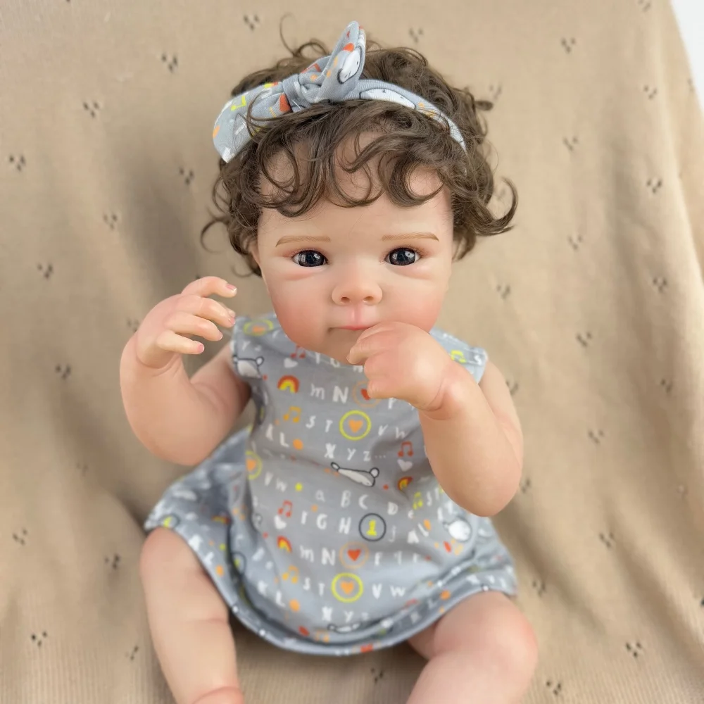 BZDOLL Bambola Reborn Realistica Fatta a Mano, Bambina 19 Pollici 48 CM, Corpo Intero in Vinile con Capelli Ricci, Bambola alla Moda per Bambini, Regalo