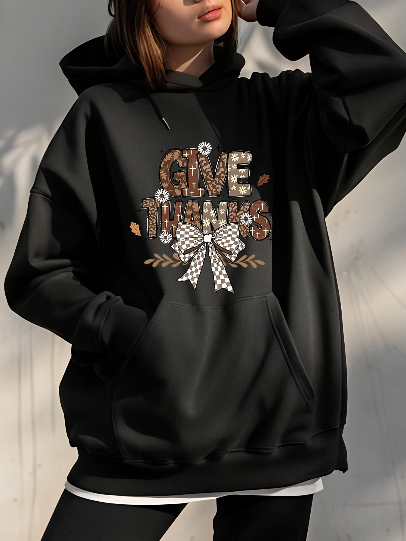 سويت شيرت نسائي بقلنسوة أسود Give Thanks بطبعة الفهد مع فيونكة زهرية للخريف لعيد الشكر، ملابس غير رسمية للنساء