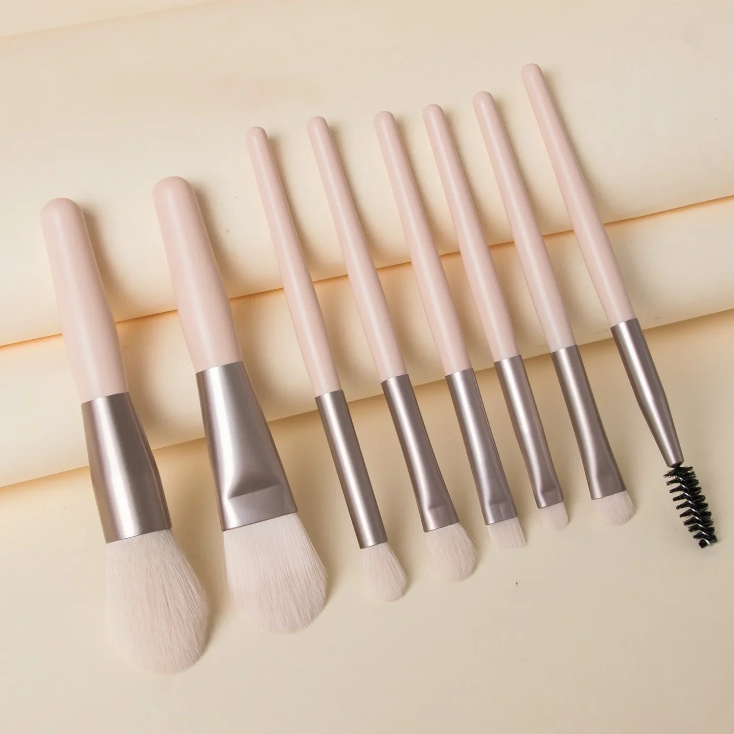 Set di pennelli per trucco soffici da 8 pezzi per fondotinta cosmetici, fard in polvere, ombretto Kabuki, pennello per trucco, strumenti di bellezza