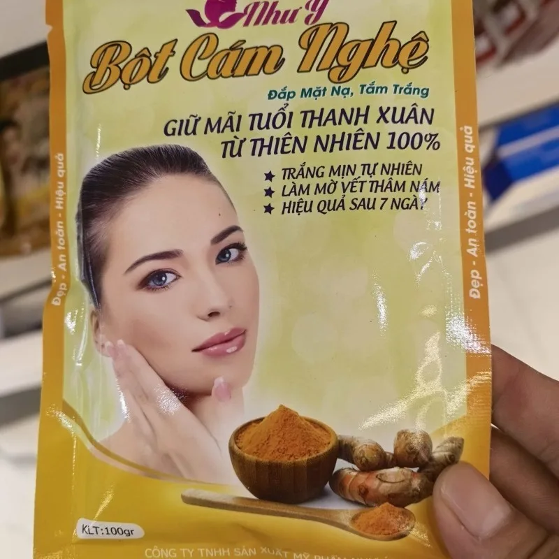 masque-eclaircissant-au-curcuma-du-vietnam-formule-naturelle-a-base-de-plantes-pour-corriger-le-teint-affiner-la-texture-et-favoriser-l'eclat