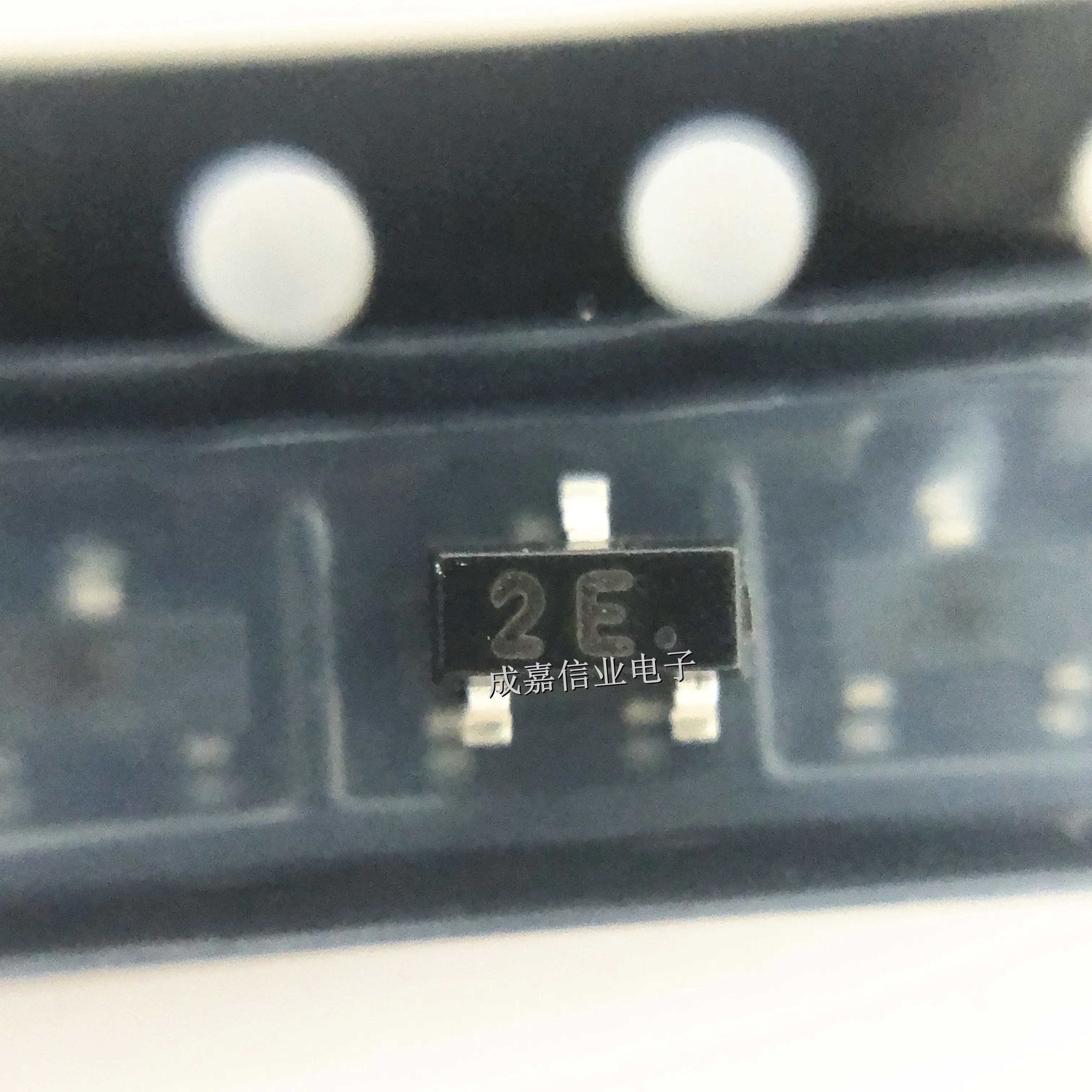 100pcs/Lot KST93MTF SOT-23-3 MARKING;2E Bipolar Transistors - BJT PNP  500mA 5V