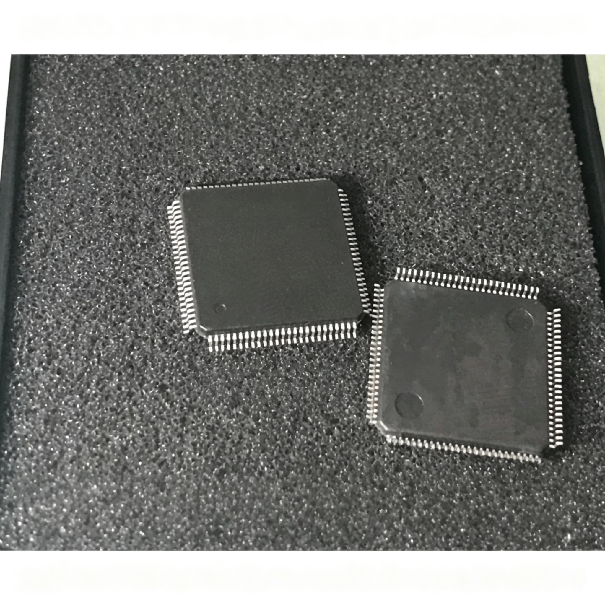 XC9572XL-10TQG100C XC9572-10TQG100C XC9572XL-10PC44C PCG44C Single & Bulk Orders Equally Welcomed