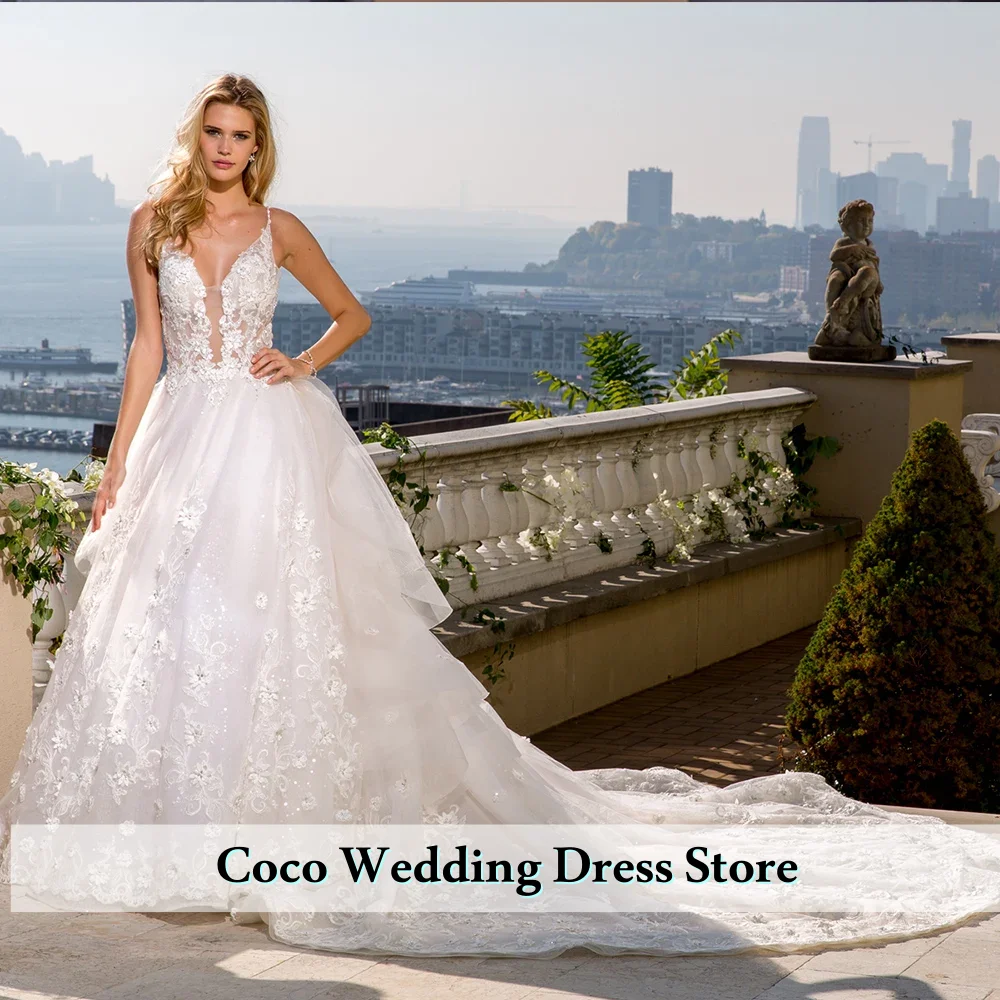 ชุดแต่งงานแบบมีสายคล้องไหล่ ปักลายดอกไม้ประดับคริสตัลและเลื่อมวิบวับ ดีไซน์เปิดหลังแบบ Illusion Vestido de novia