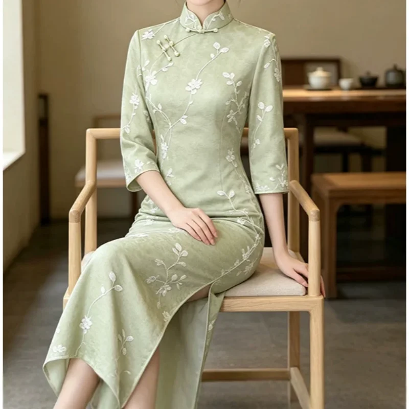 Traditional Long Female Cheongsam Embroidery Mandarin Collar Women Qipao Vintage Classic Vestidos Sexy Evening Party Dress