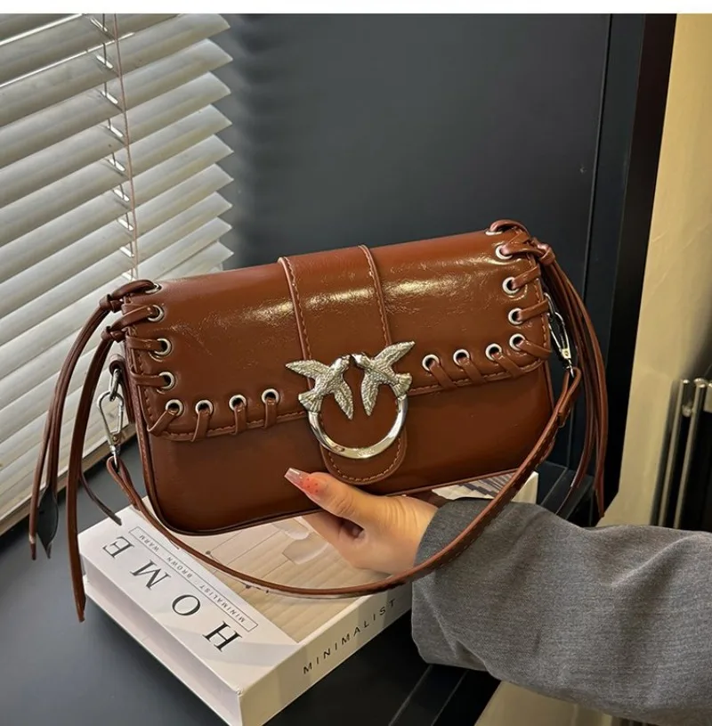 

Новая кожаная сумка через плечо для женщин, модная и универсальная, стильный однотонный дизайн, идеально подходит для ежедневных поездок на работу.