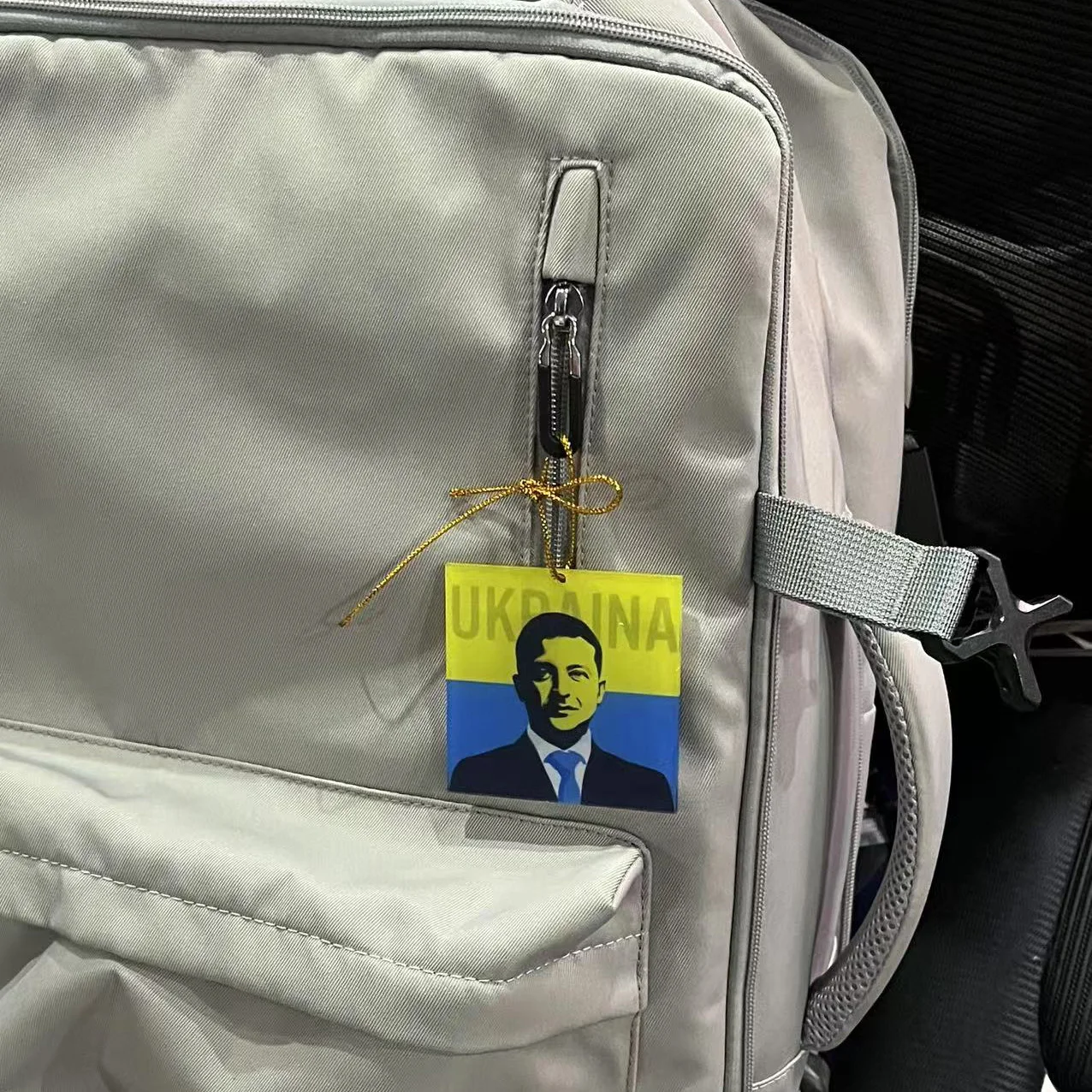 Standing with Ukraine and Zelensky pendant acrylic backpack pendant car pendant Zelensky 2D decorative pendant Glory to Ukraine